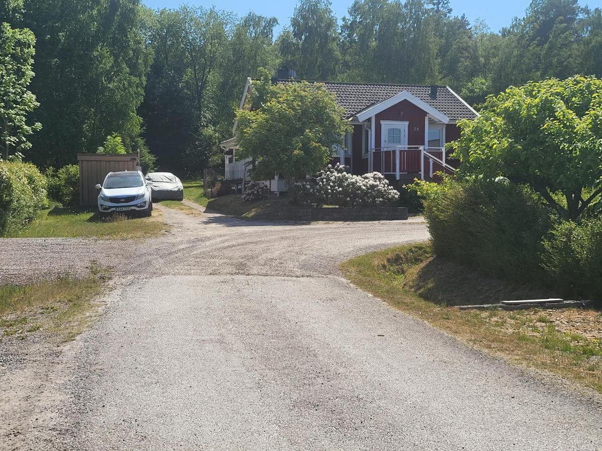 Vila Minihus Med Stor Traedgardstomt Naera Golf Och Hav Trosa Exteriér fotografie