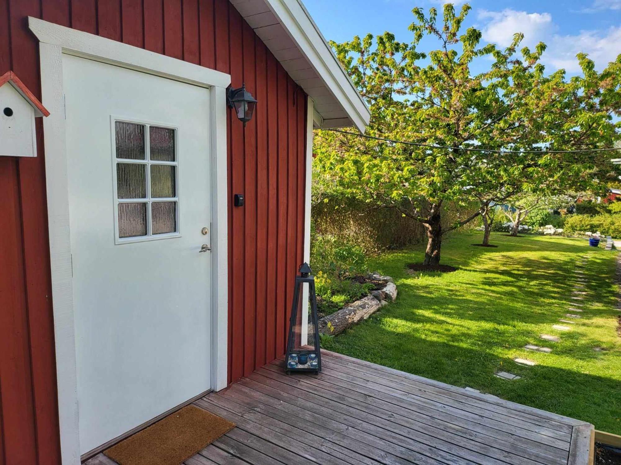 Vila Minihus Med Stor Traedgardstomt Naera Golf Och Hav Trosa Exteriér fotografie