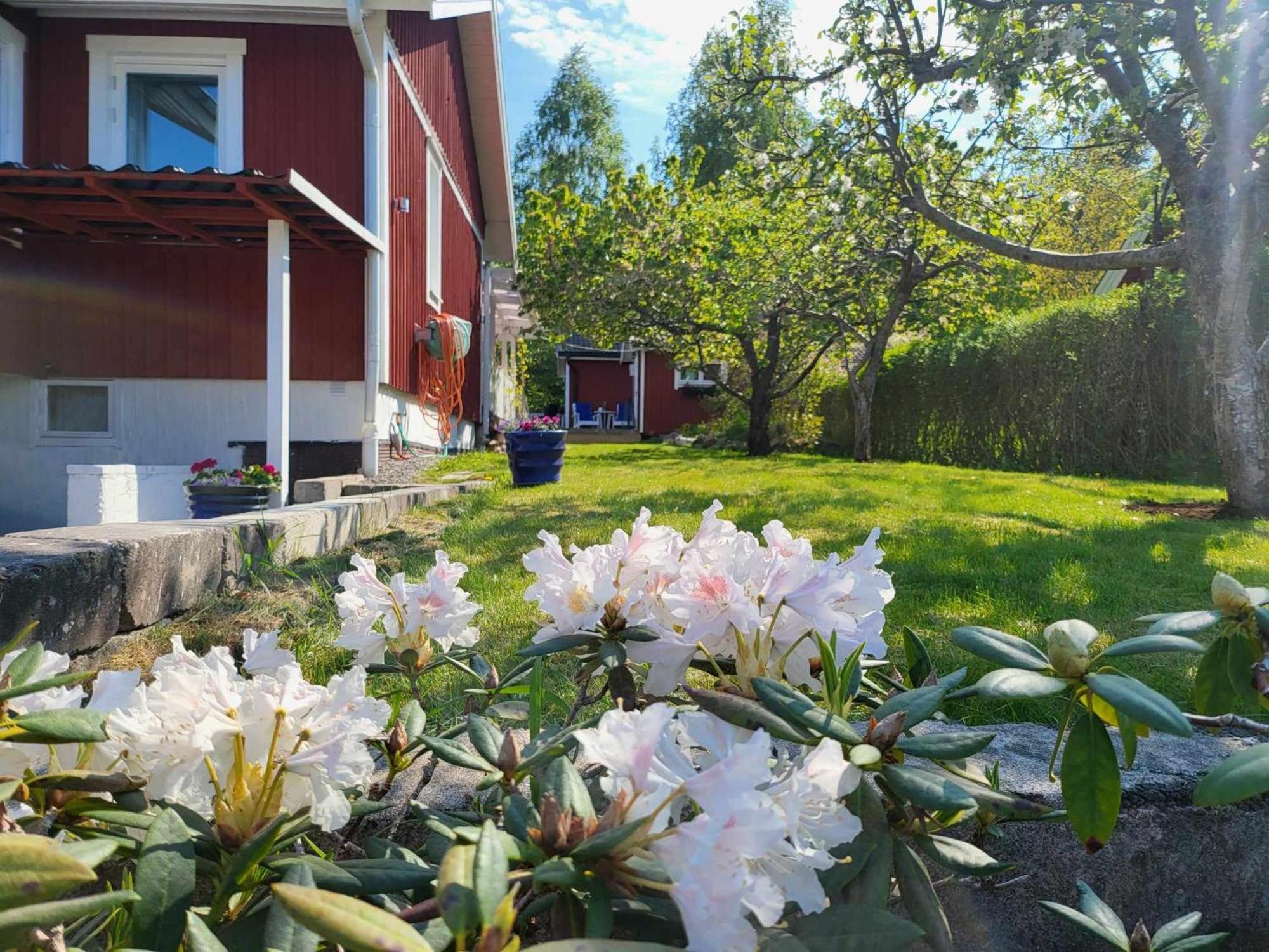 Vila Minihus Med Stor Traedgardstomt Naera Golf Och Hav Trosa Exteriér fotografie