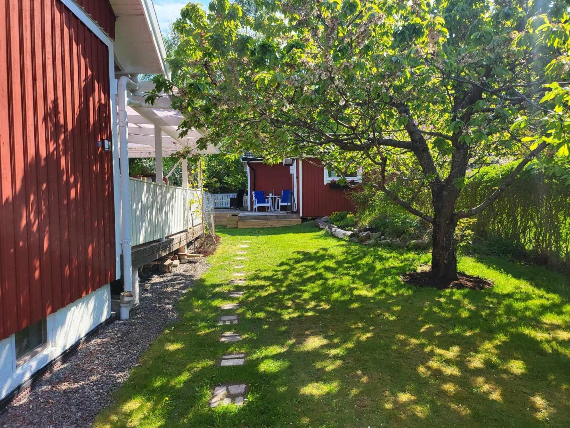 Vila Minihus Med Stor Traedgardstomt Naera Golf Och Hav Trosa Exteriér fotografie