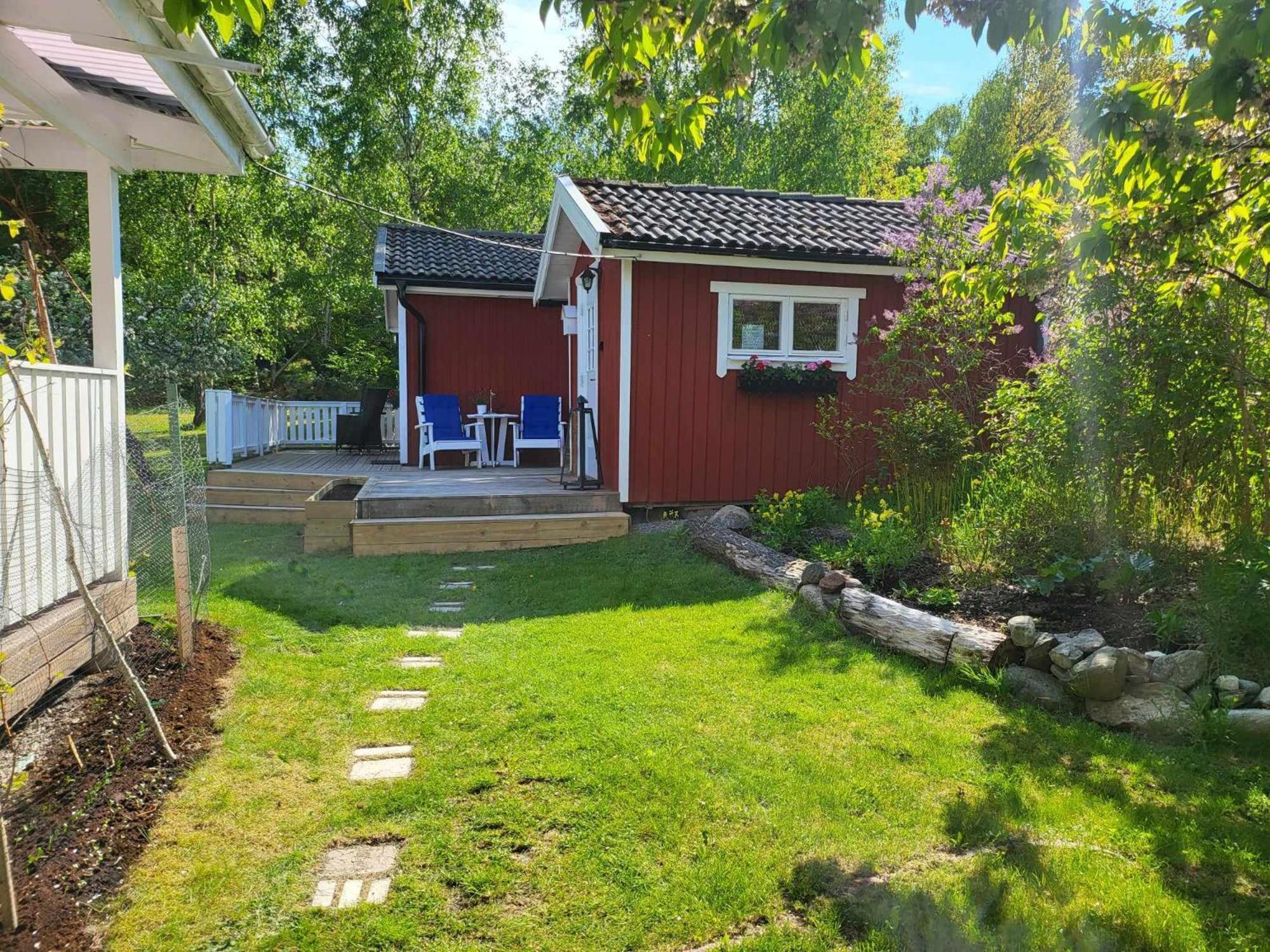 Vila Minihus Med Stor Traedgardstomt Naera Golf Och Hav Trosa Exteriér fotografie